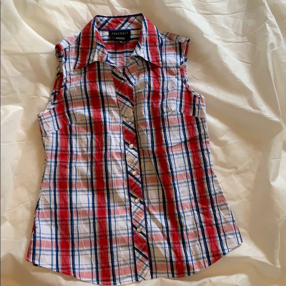 Foxcroft pearl snap sleeveless collared top